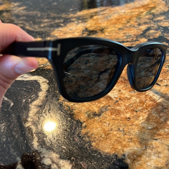 Tom Ford sunglasses unisex black- as seen on james bond in the movie main image 7